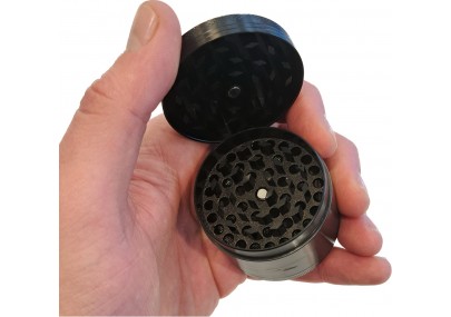 How to Clean Your Grinder Effectively for an Optimal Vaping Experience